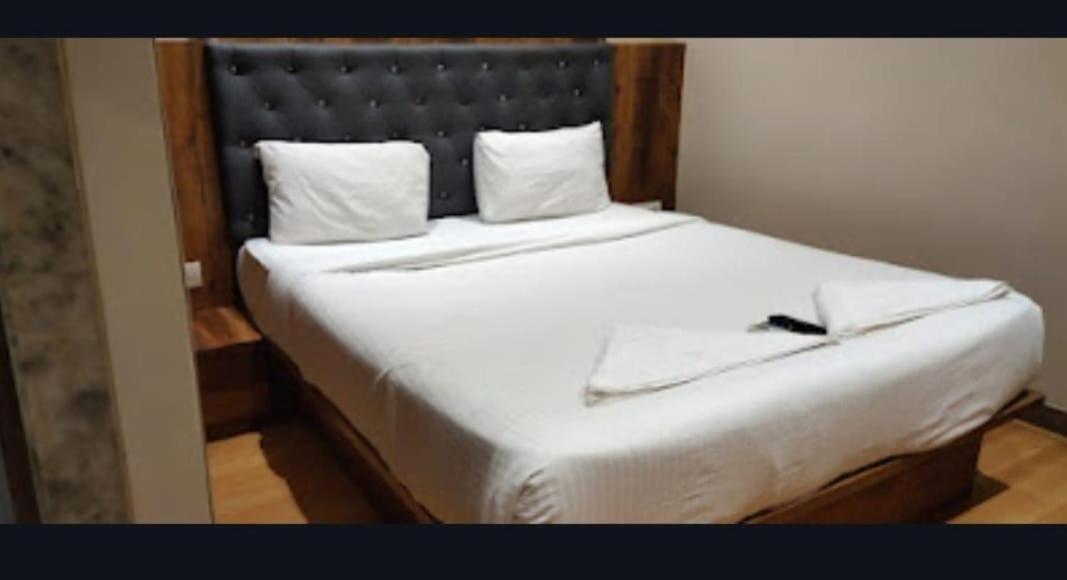 Glitz New Pacific - Nr International Airport 3* Bombaj